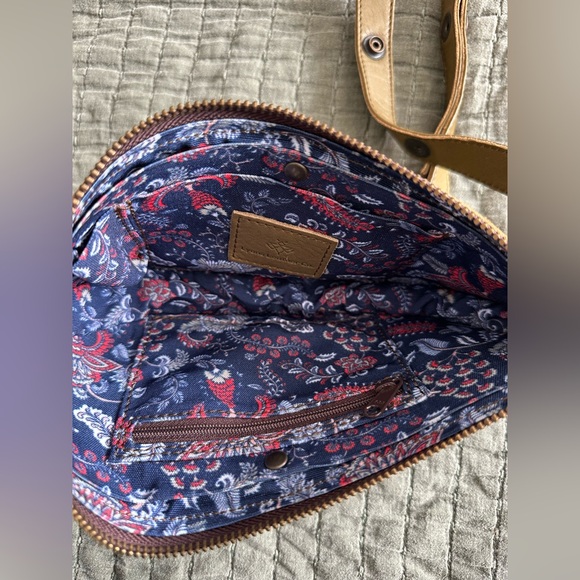 Lyons Leather Co. Green Leather Crossbody Small Bee - Picture 12 of 12